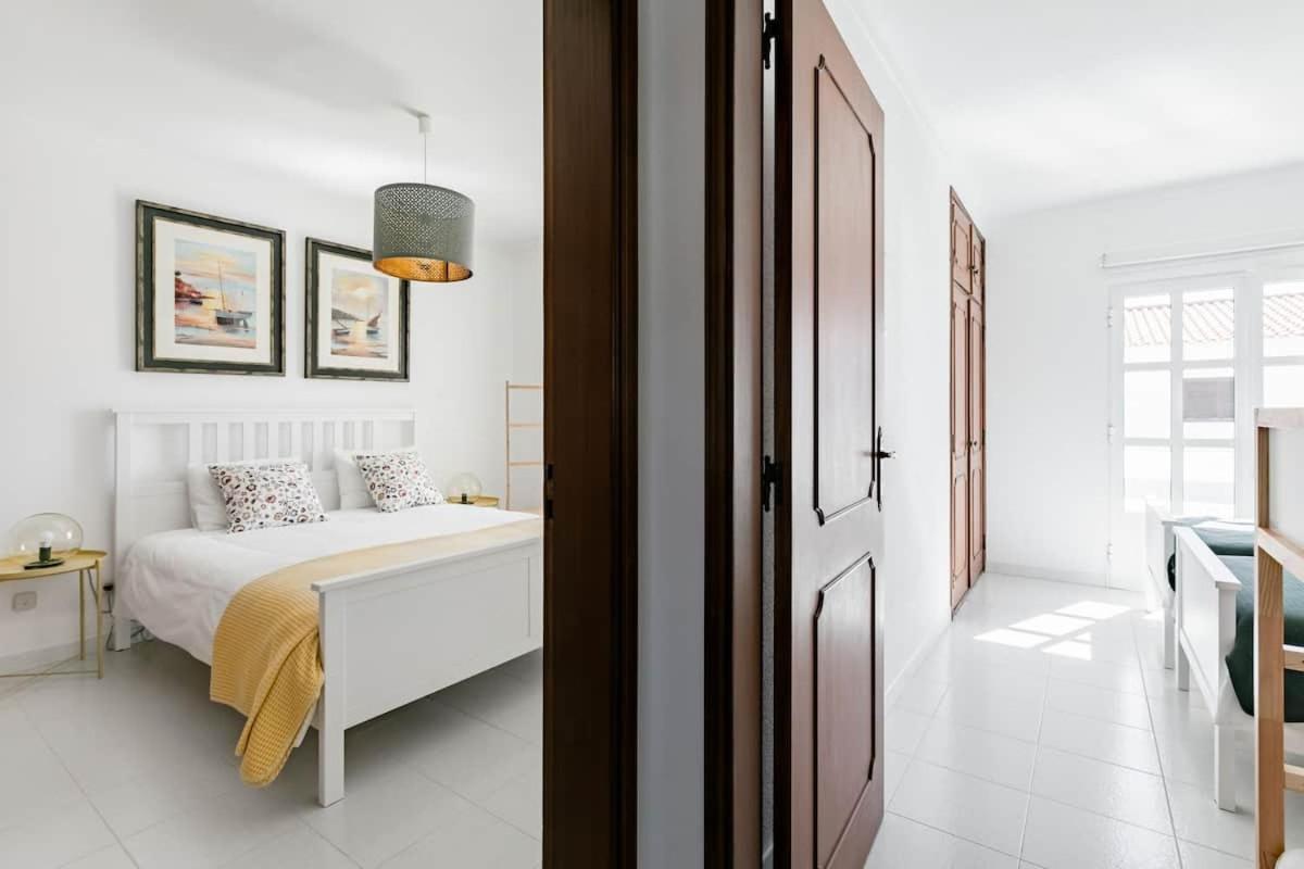 Beachfront Villa With Private Pool In Manta Rota วิลา โนวา เด คาเซลา ภายนอก รูปภาพ