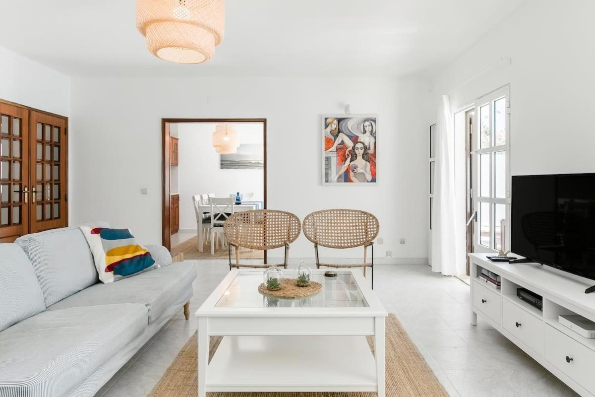 Beachfront Villa With Private Pool In Manta Rota วิลา โนวา เด คาเซลา ภายนอก รูปภาพ