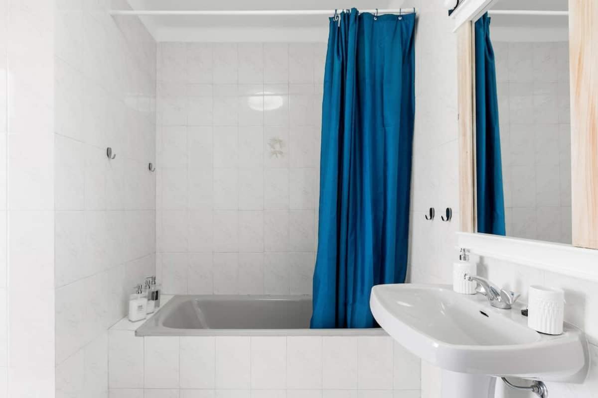 Beachfront Villa With Private Pool In Manta Rota วิลา โนวา เด คาเซลา ภายนอก รูปภาพ