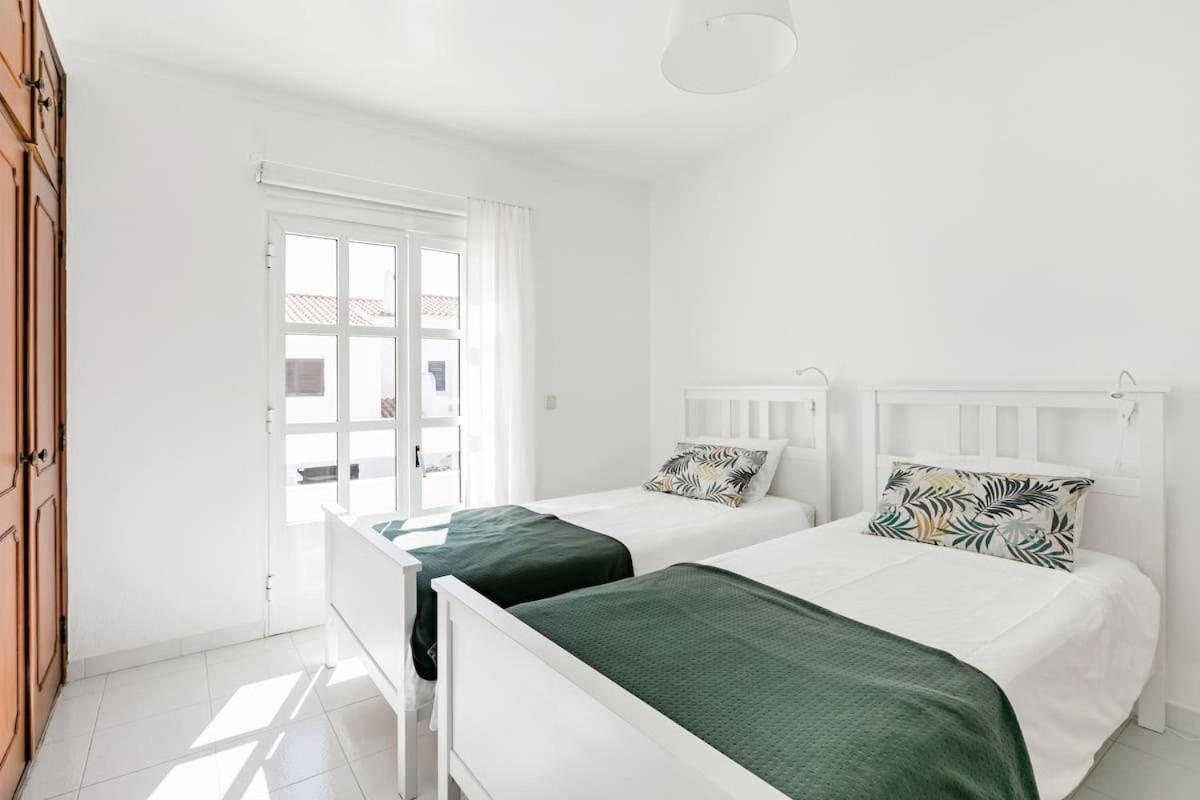 Beachfront Villa With Private Pool In Manta Rota วิลา โนวา เด คาเซลา ภายนอก รูปภาพ