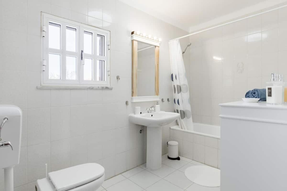 Beachfront Villa With Private Pool In Manta Rota วิลา โนวา เด คาเซลา ภายนอก รูปภาพ
